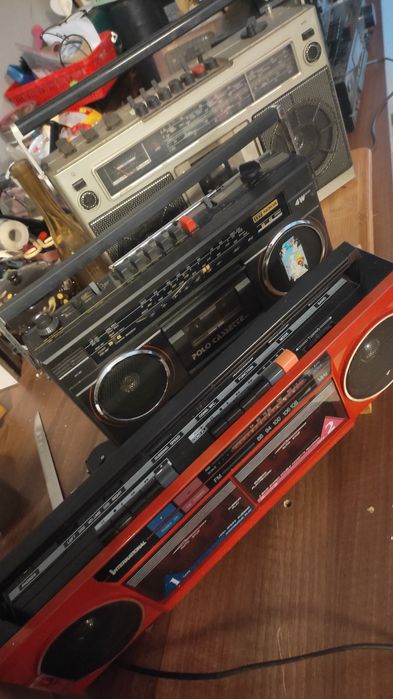 Zestaw starych magnetofon ów  kaseciaków