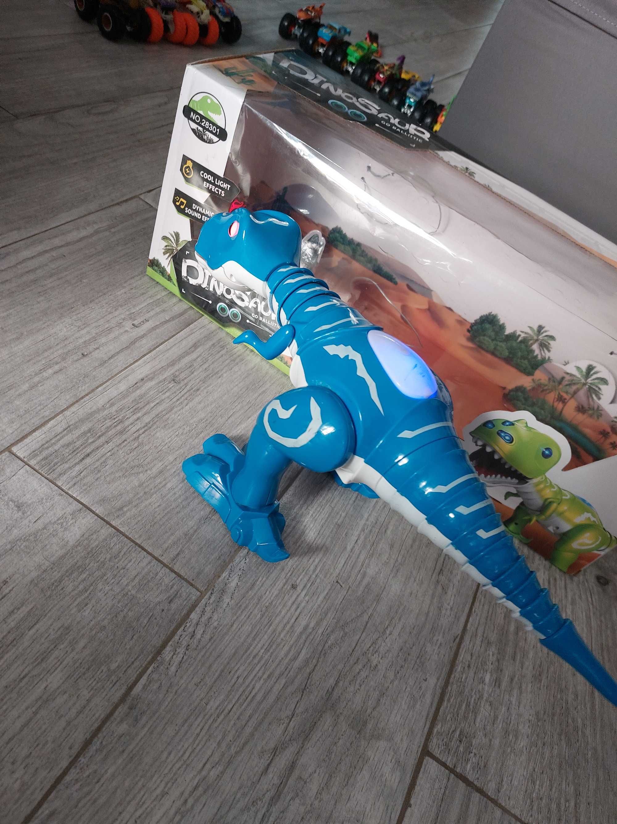 Figurka chodzacy grający HH Poland Dinozaur 67640 interaktywny t-rex