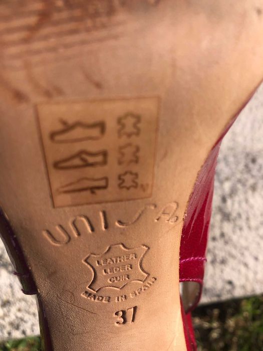 Sandálias Unisa em bom estado