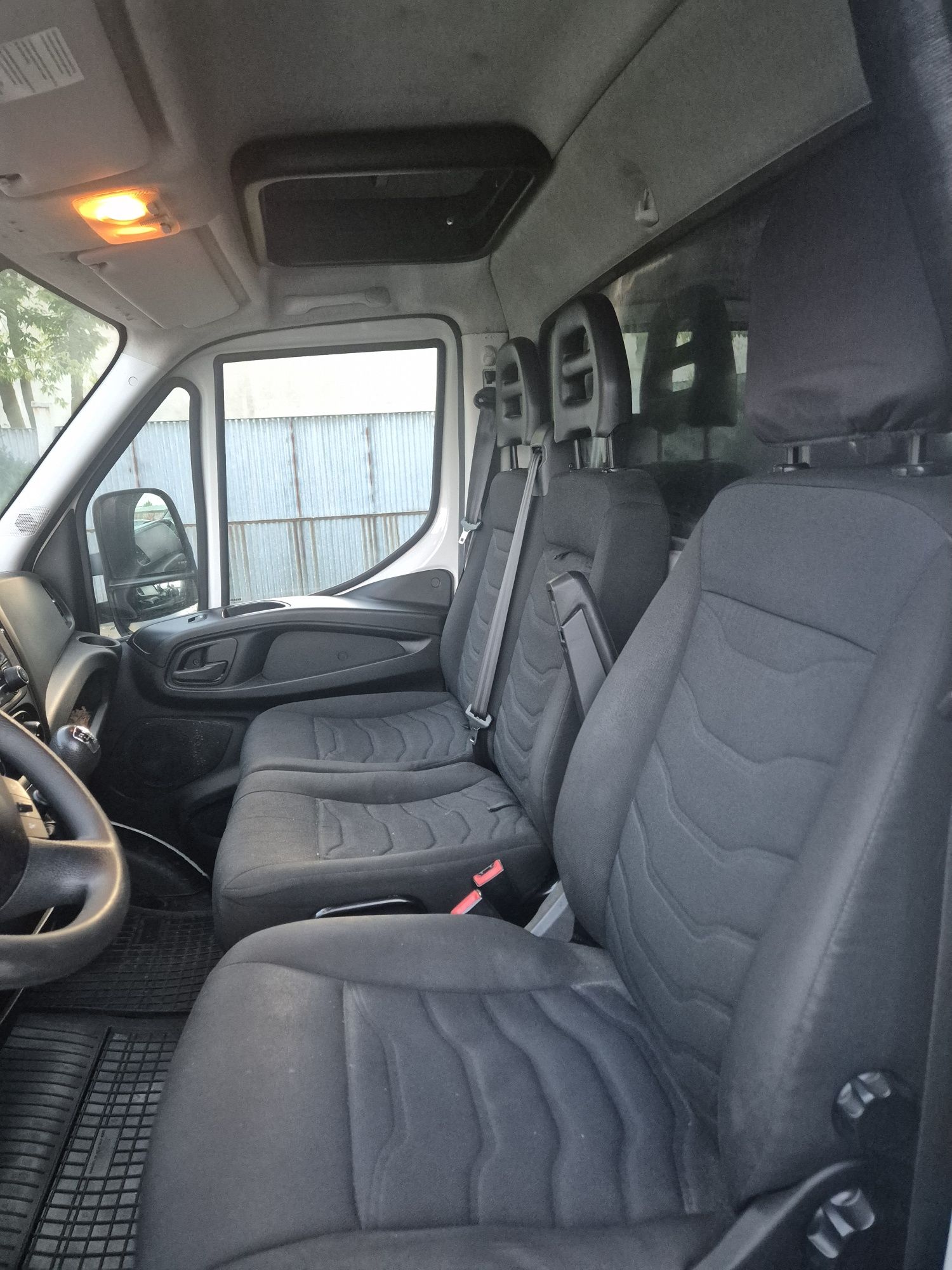 Iveco w super stanie technicznym 
Super stan. Salon