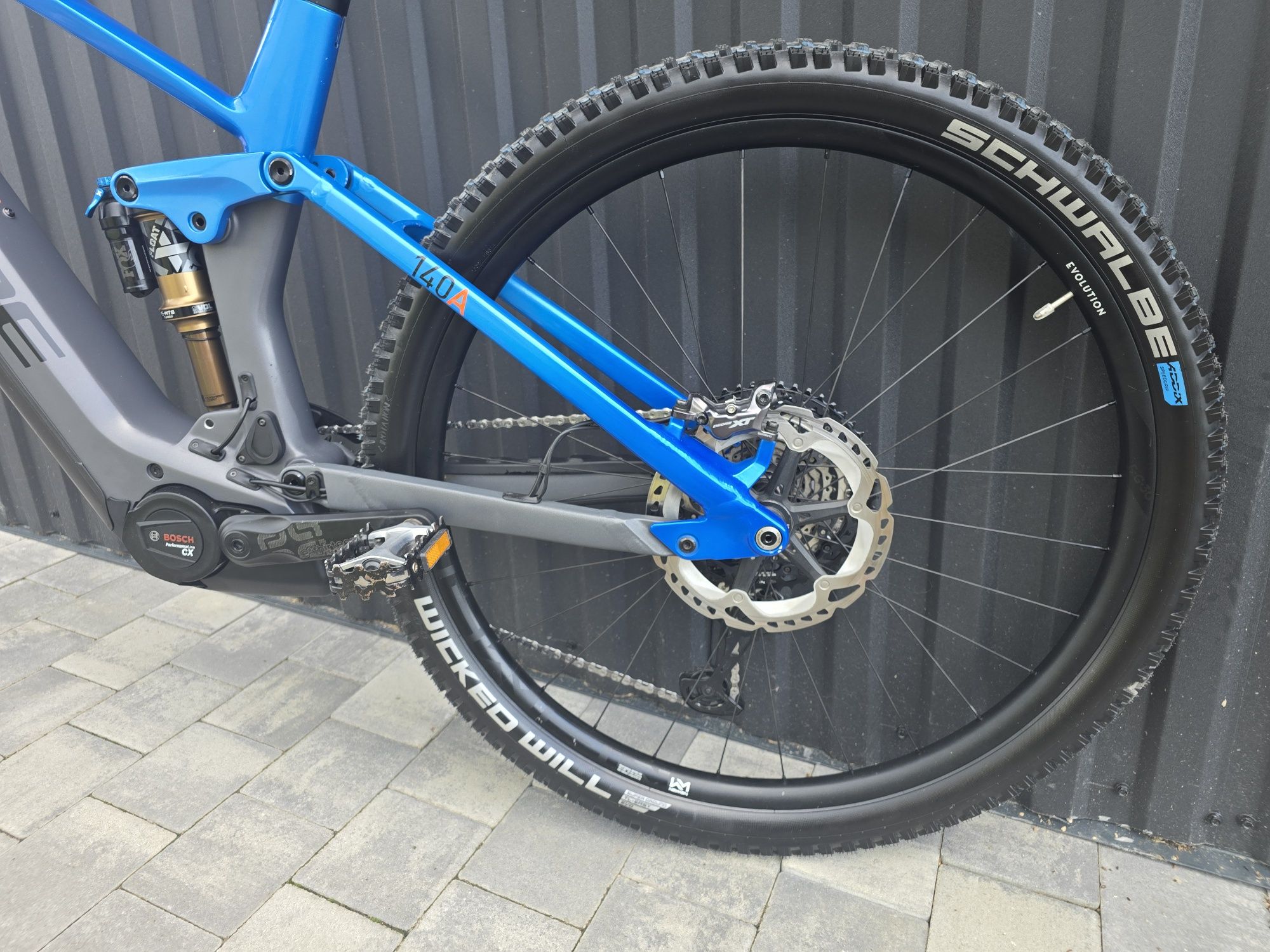 Cube stereo hybryd 140 HPC Actionteam