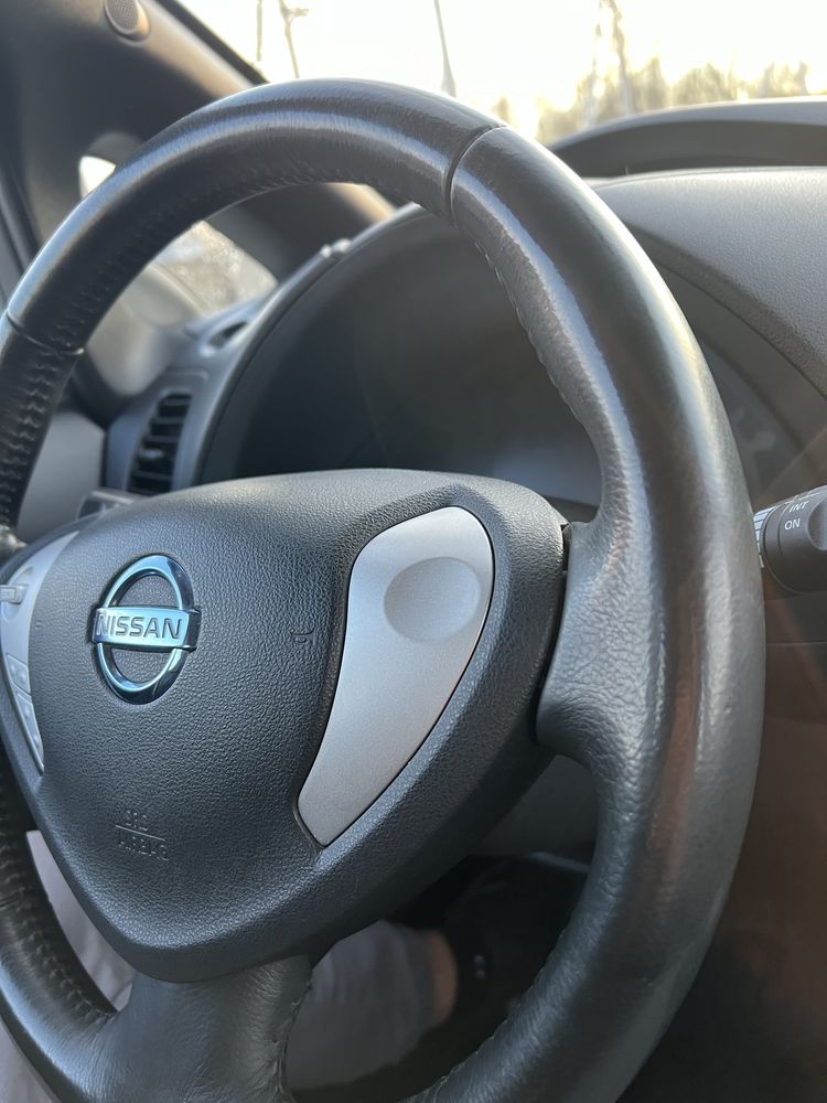 Продам nissan leaf