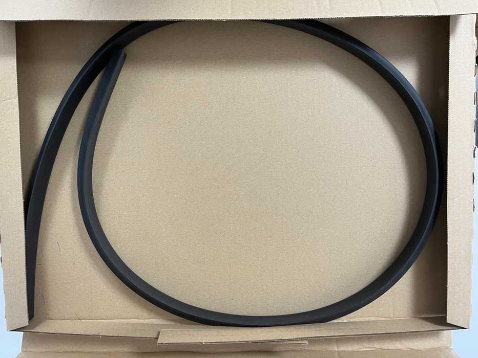 Uszczelka dolna drzwi lewa strona BMW Seria: 3' E92, E93 nr mag. 1/111