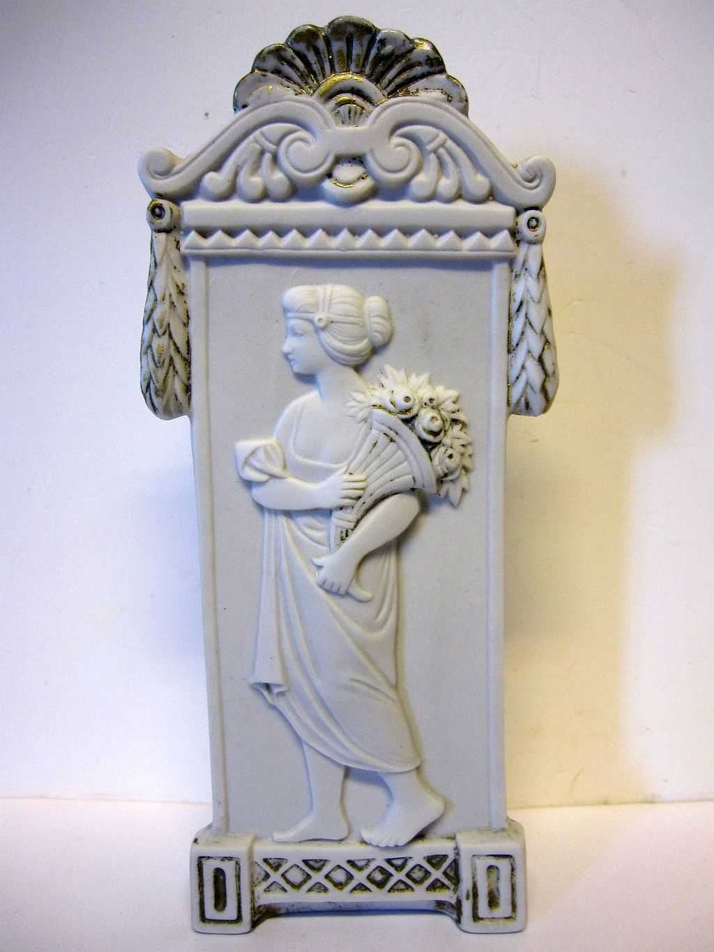 antiga jarra em porcelana bisque com Deusa romana Abundancia