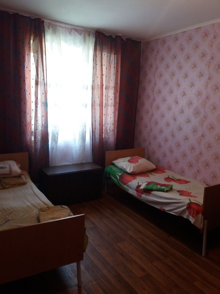 Здаю квартиру посуточно 7 спальних місць.Можливо на місяць Київ.