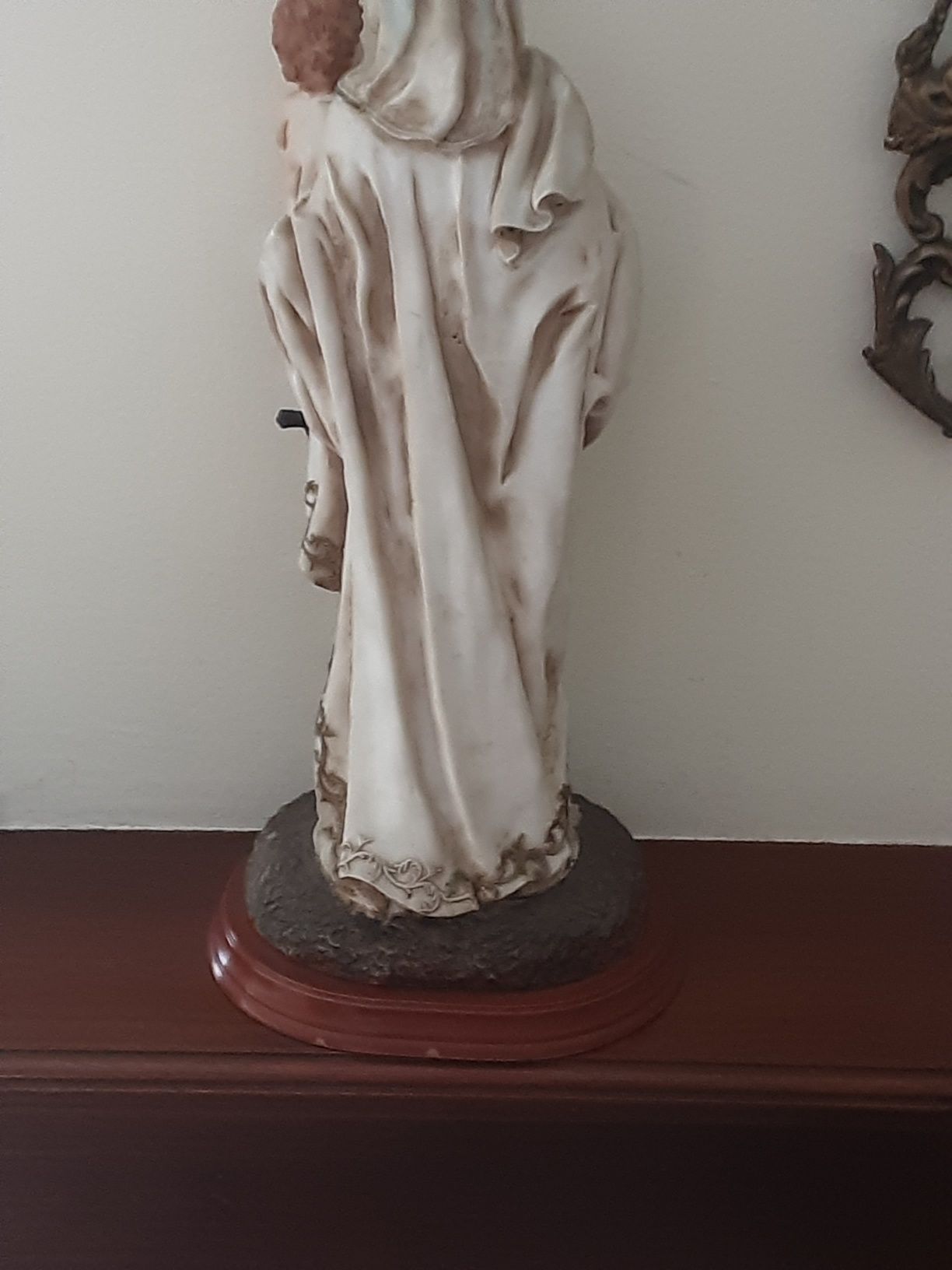 Nossa Senhora em rezina  com menino ao colo