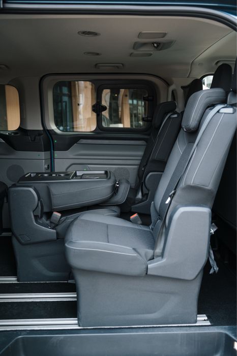 Nowy 8/9-osobowy bus do wynajęcia z kierowcą, imprezy okolicznościowe