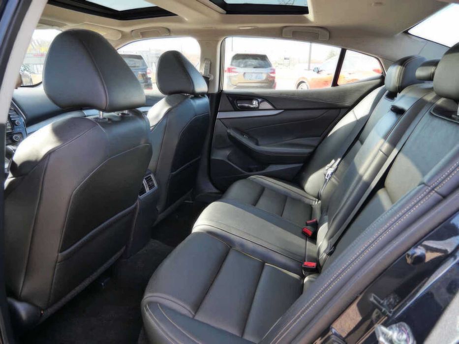 Nissan Maxima      2016