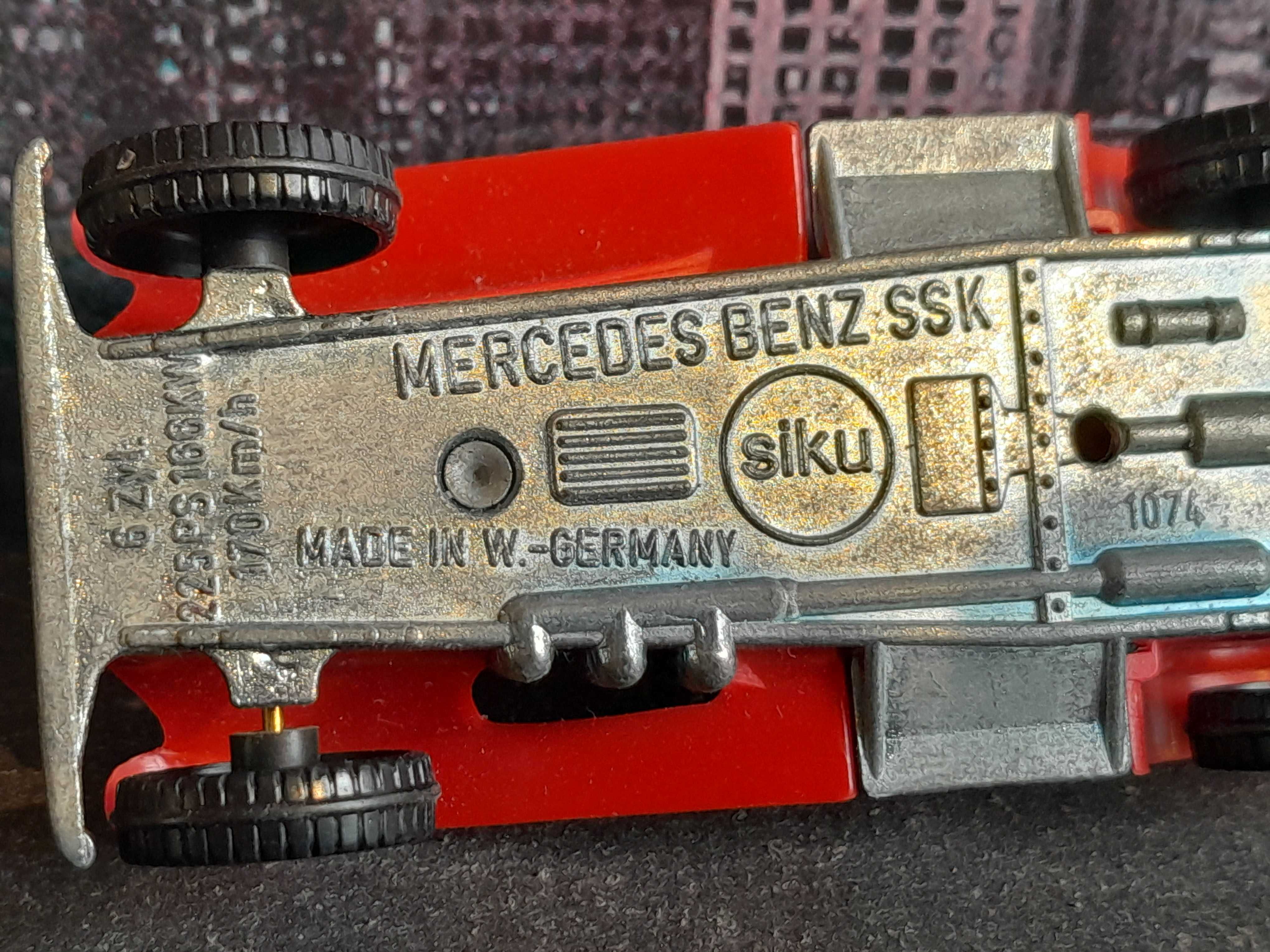 Stary resorak SIKU 1074 Mercedes SSK do kolekcji lub na części