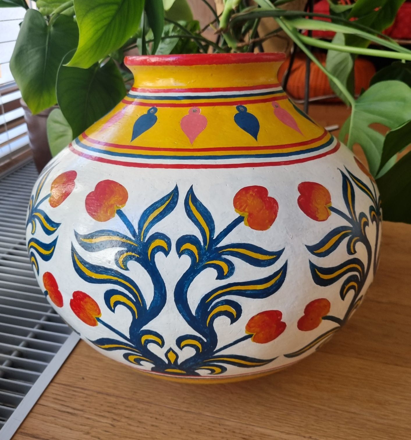 Duża malowana kula wazon prl