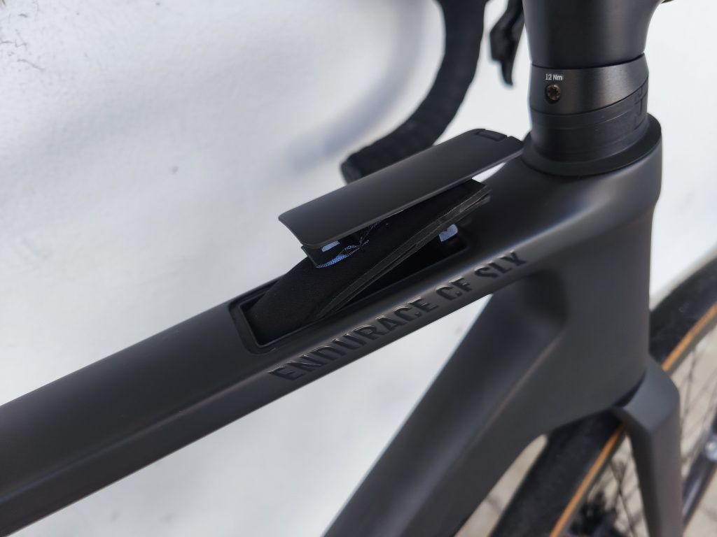 Canyon Endurence CF SLX