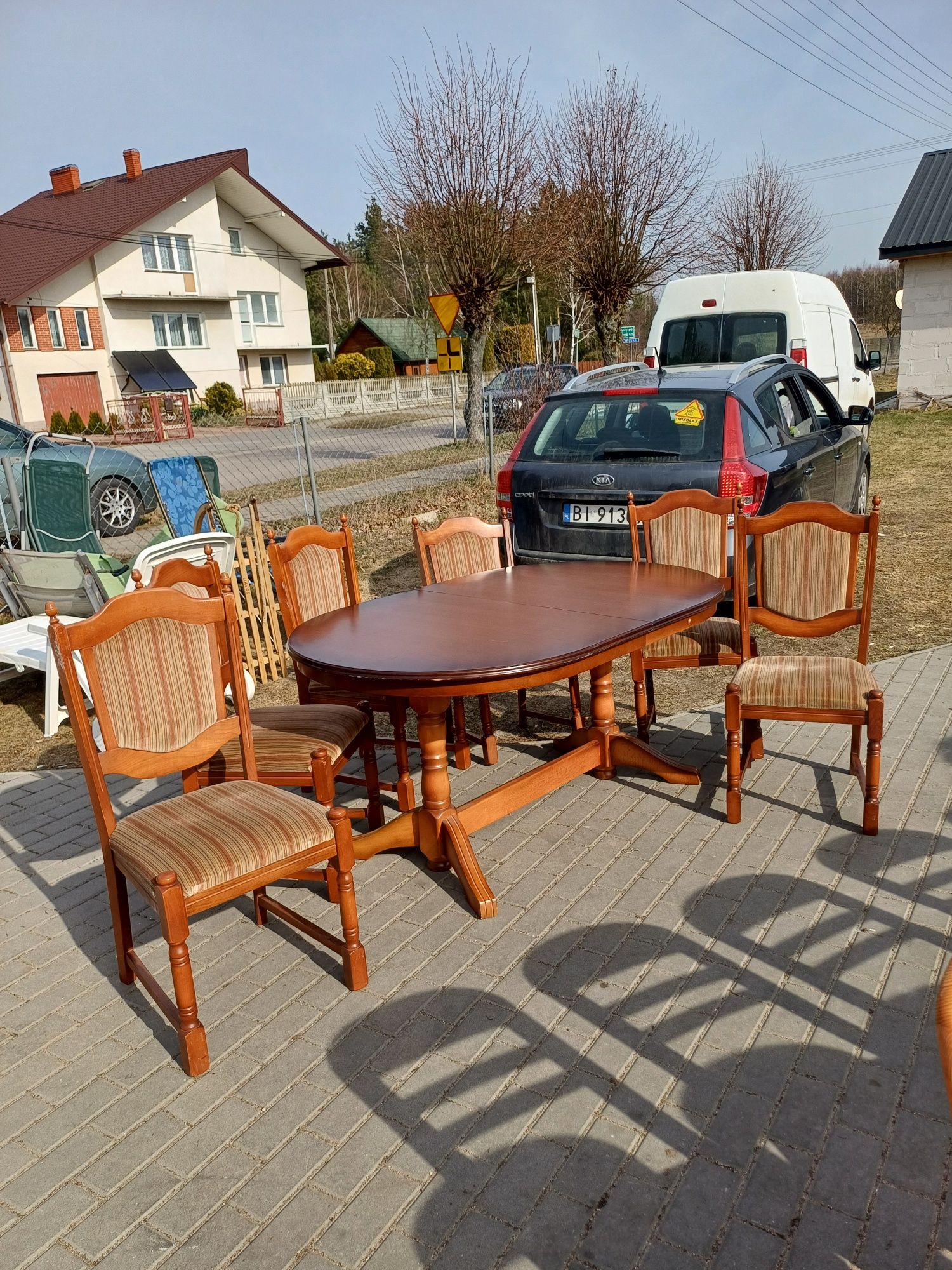 Rozkładany stół z 6 krzeslami