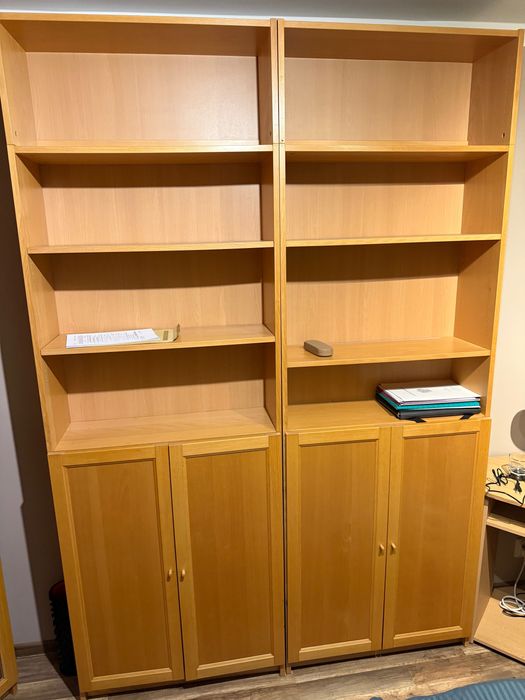 Zestaw regałów wraz z biurkiem