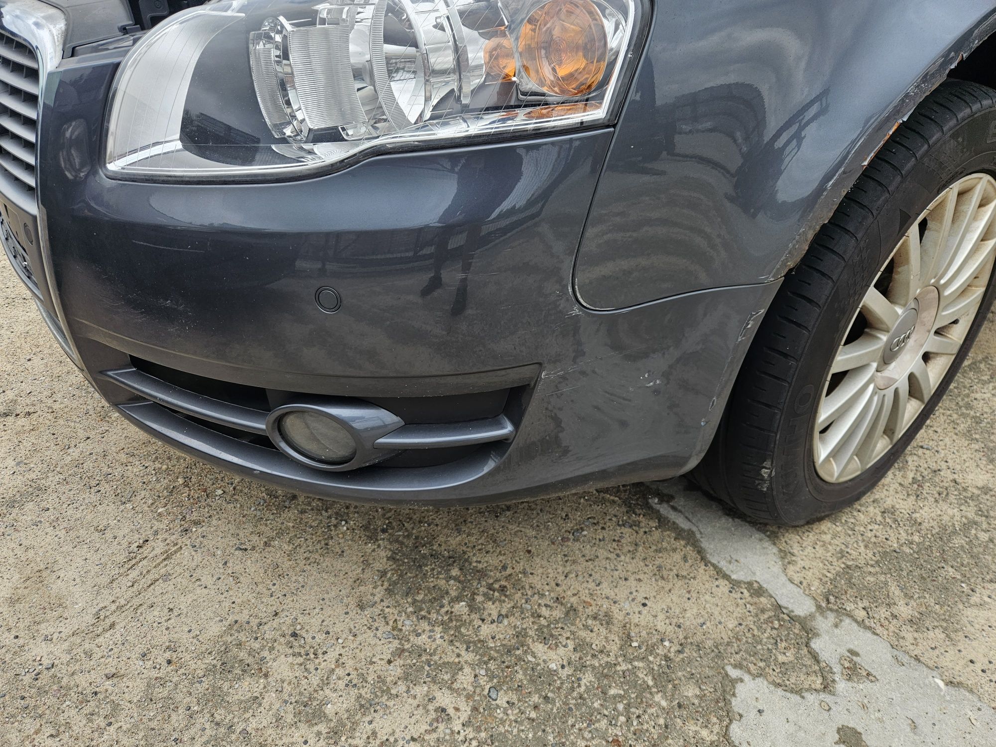 Zderzak Audi A4 B7 kolor LX7Z PDC