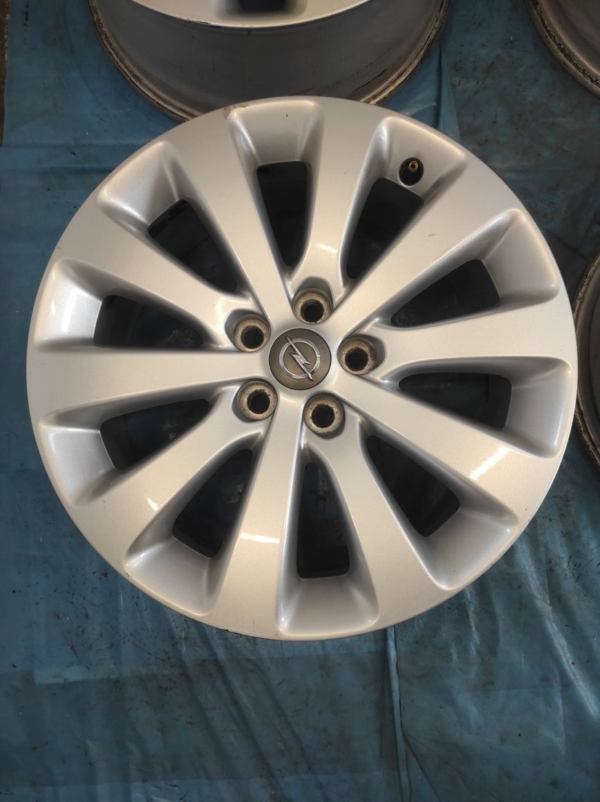 574 Felgi aluminiowe ORYGINAŁ OPEL R 17 5x105 Bardzo Ładne