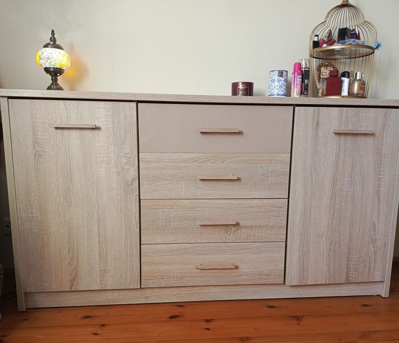 Na sprzedaż komoda i dwie szafki nocne