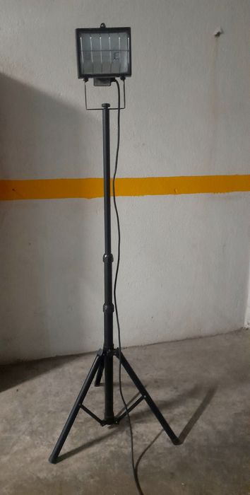 Projetor alogeneo com altura ajustável