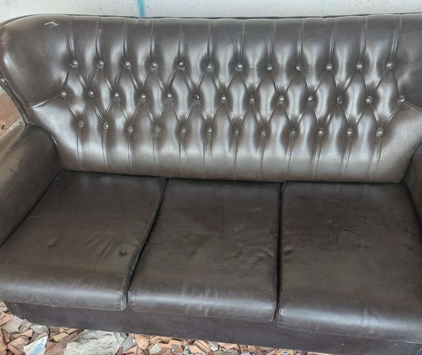 Vende-se sofá cama em napa castanha