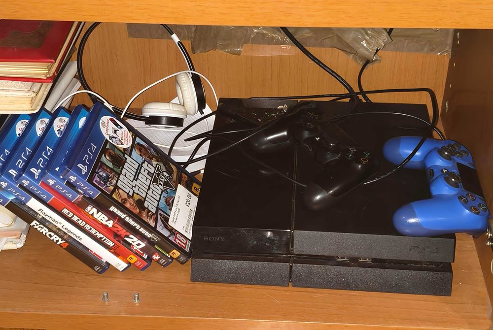 PlayStation 4 + jogos