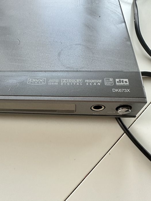 Продам два DVD відеоплеєра LG, один з караоке. DK673Х та DV656X.