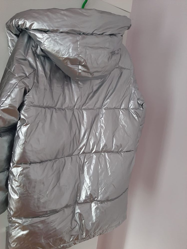 Куртка сріблястого кольору