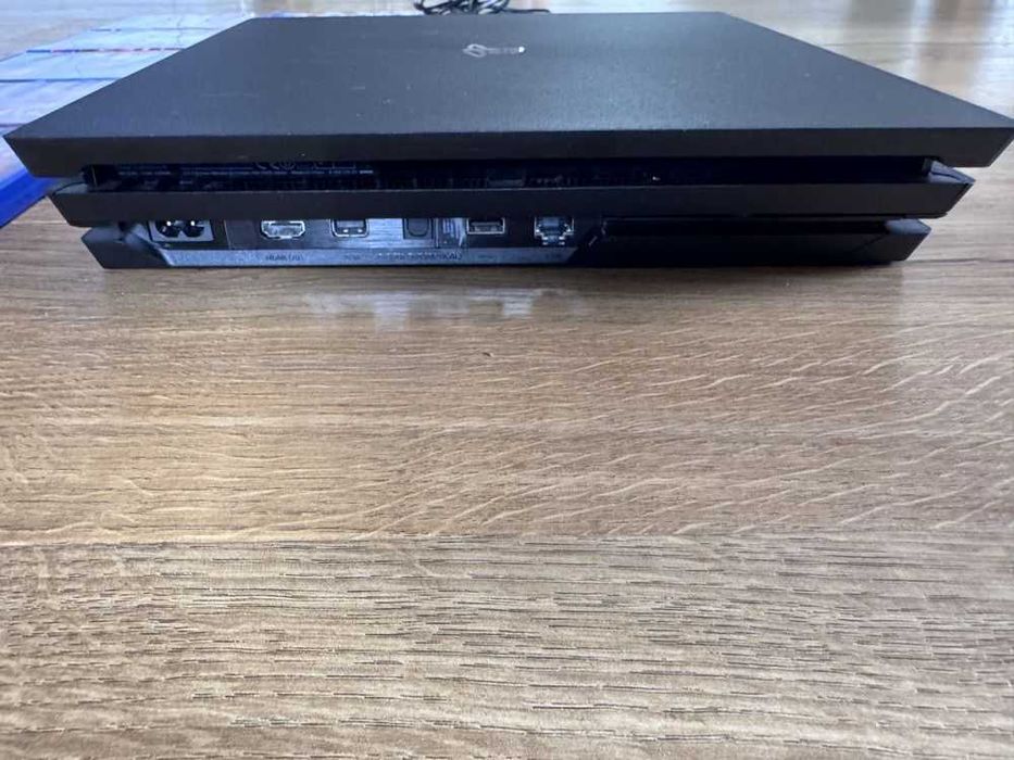 Продам PS 4 Pro 1 Терабайт