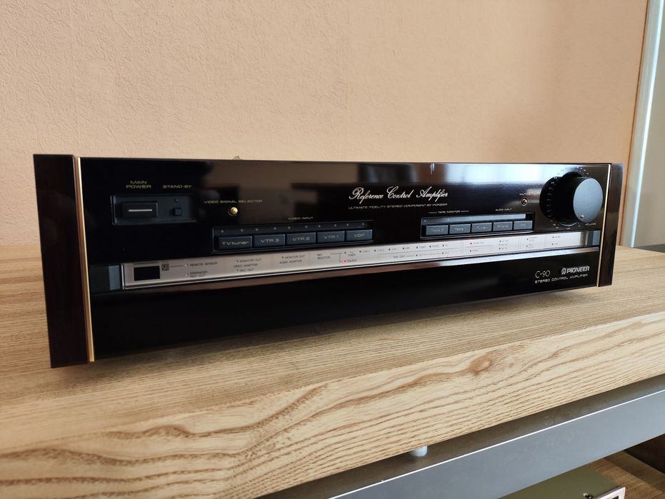 Pioneer C-90 Urushi Series Предварительный усилитель