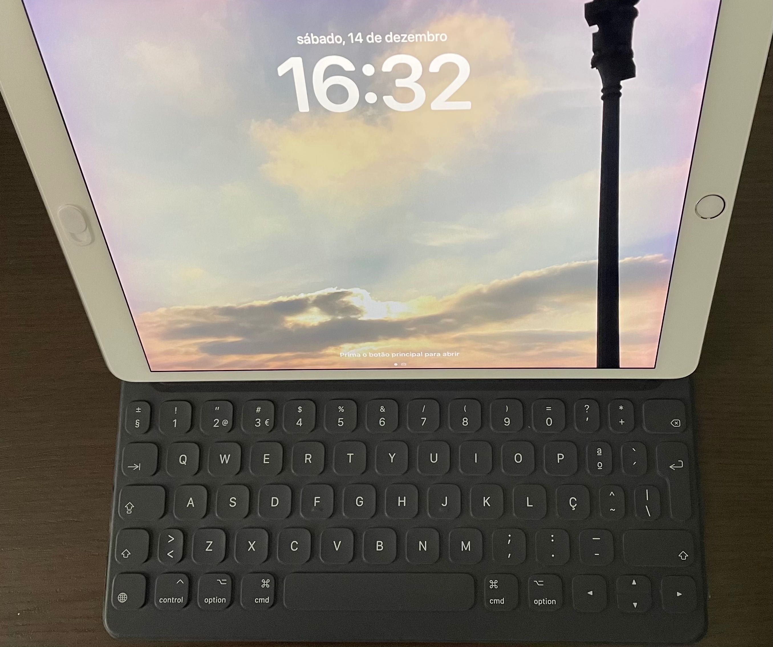 iPad Pro em excelente estado com teclado original pro