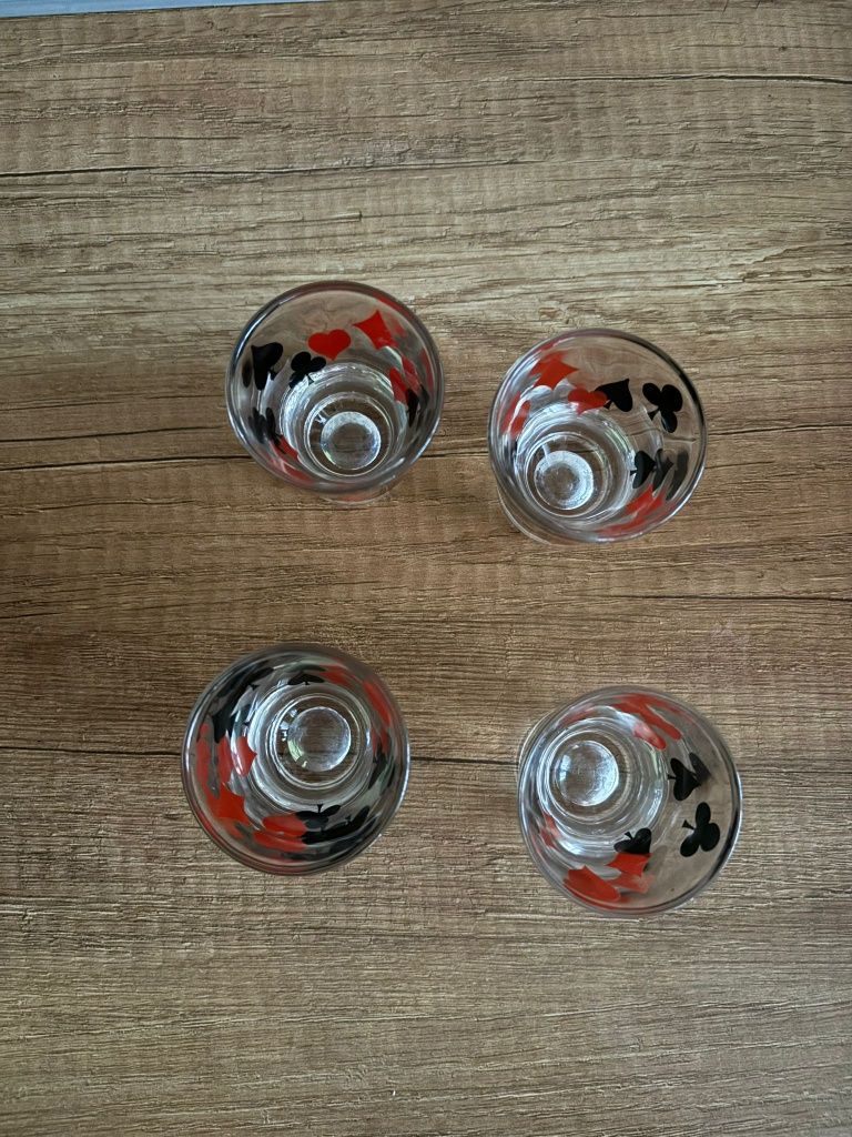 Kieliszki do wódki z motywem karcianym, vintage, retro styl