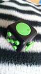 Cubo Fidget Toy preto e verde