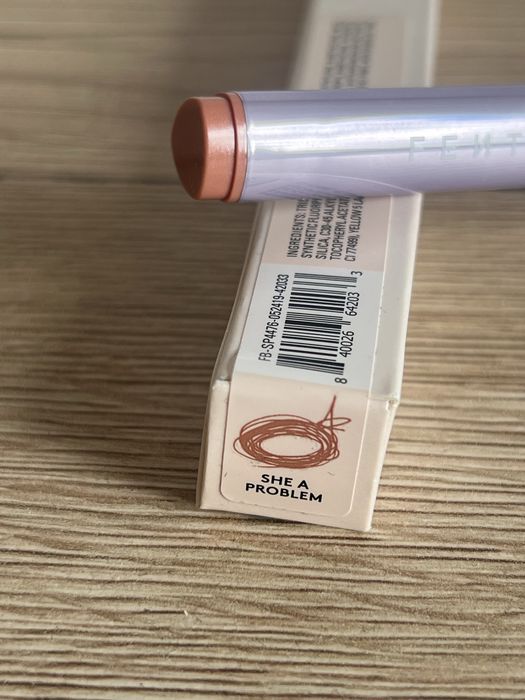 Fenty beauty podklady, kredki i korektory. Szminki z Too Faced