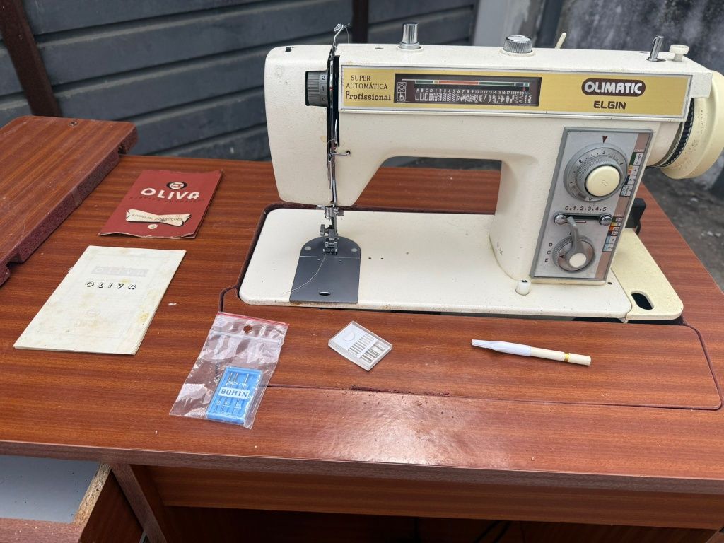 Máquina de custura olivia