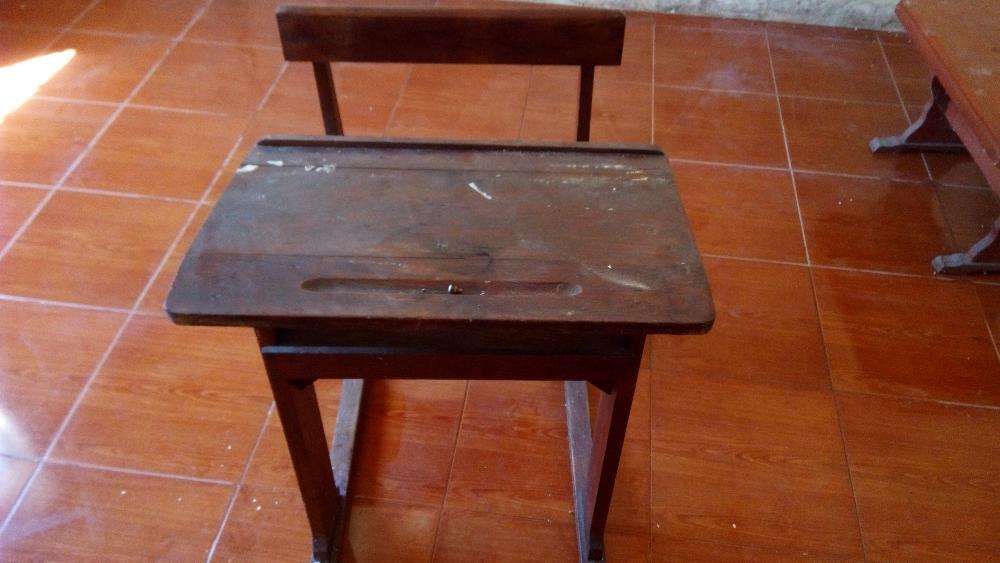 Mesa antiga de escola