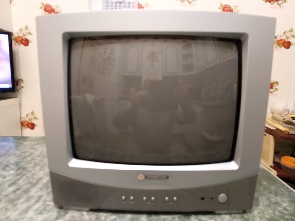 Телевизор Schneider 14E06 (под ремонт или на запчасти)