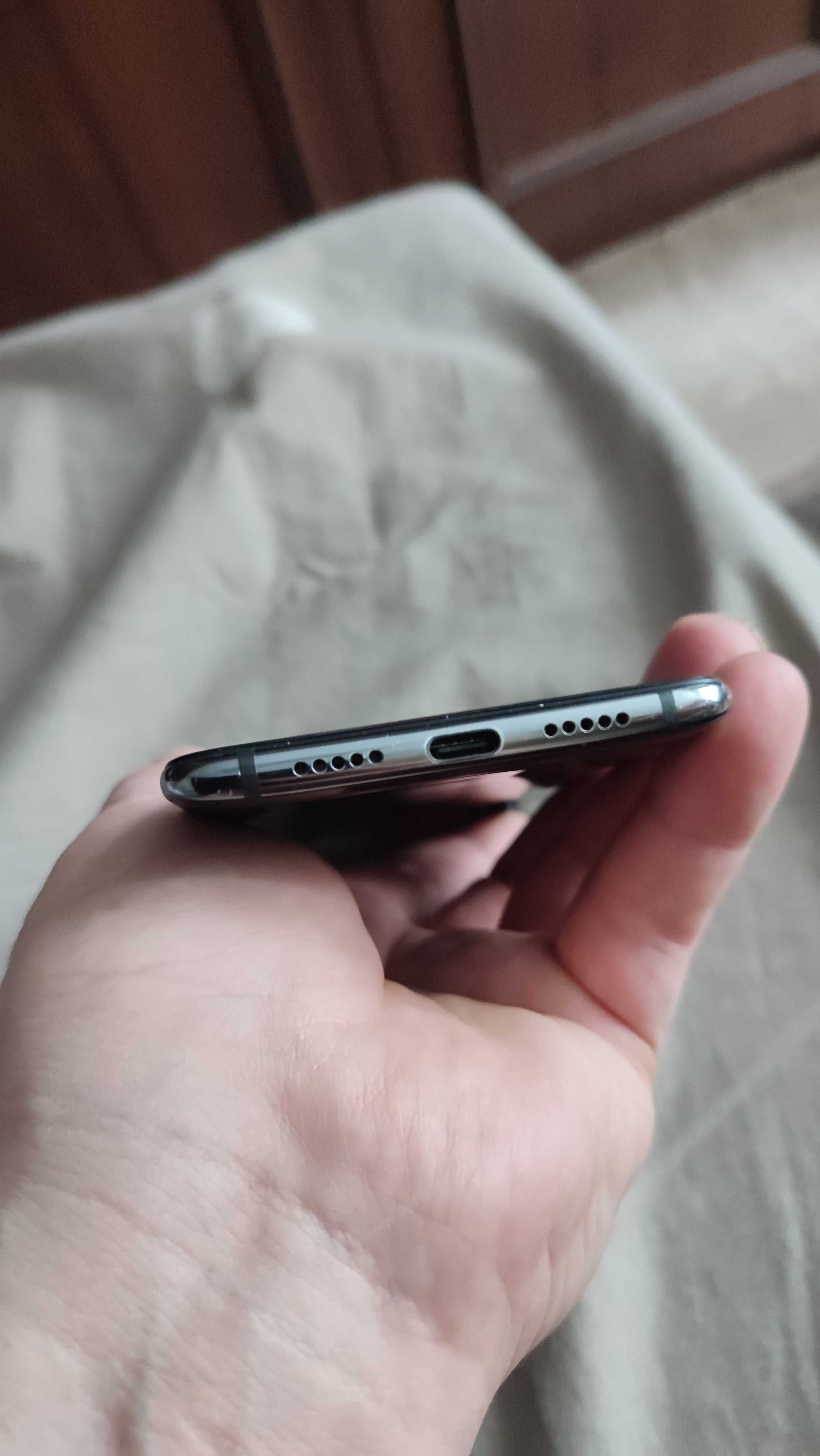 Продам смартфон Xiaomi mi 9,гарний стан.