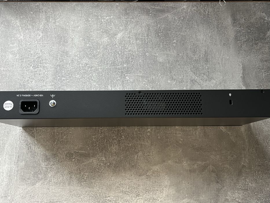 Комутатор TP-Link TL-SG1016 16 портів Gigabit