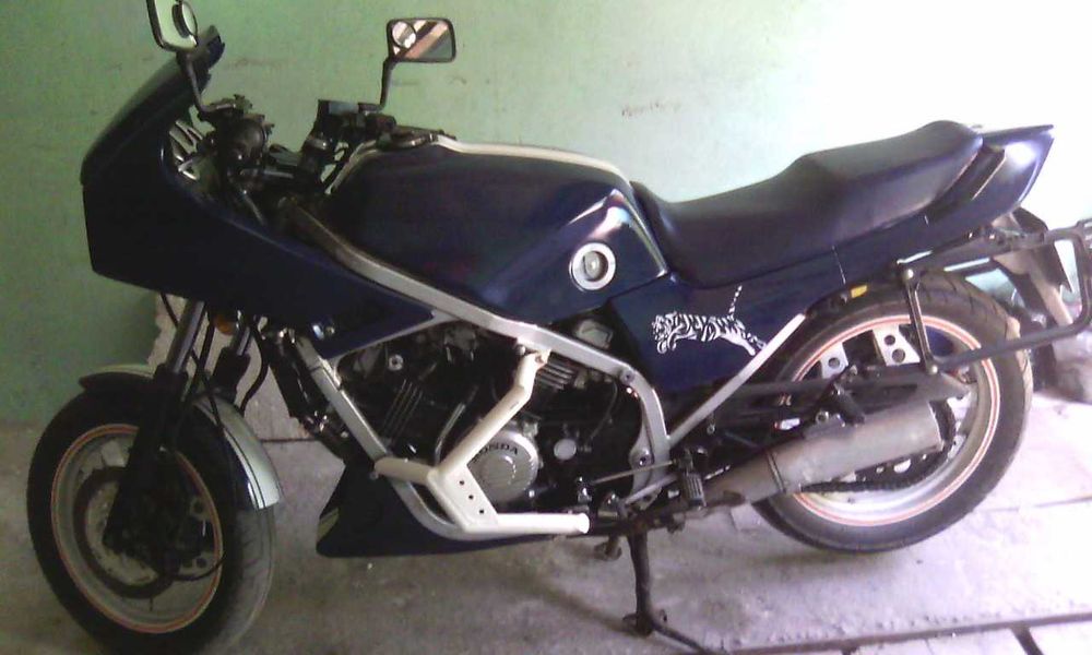 Honda vf750f 1984