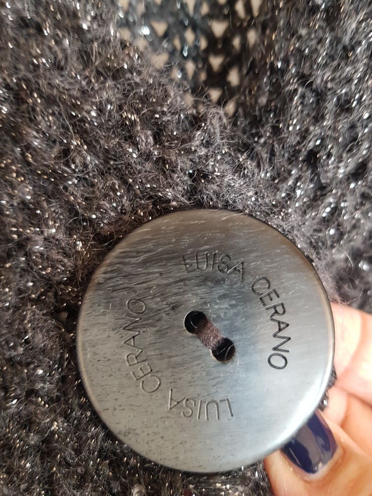 Sweterek czarny z srebrną nitka