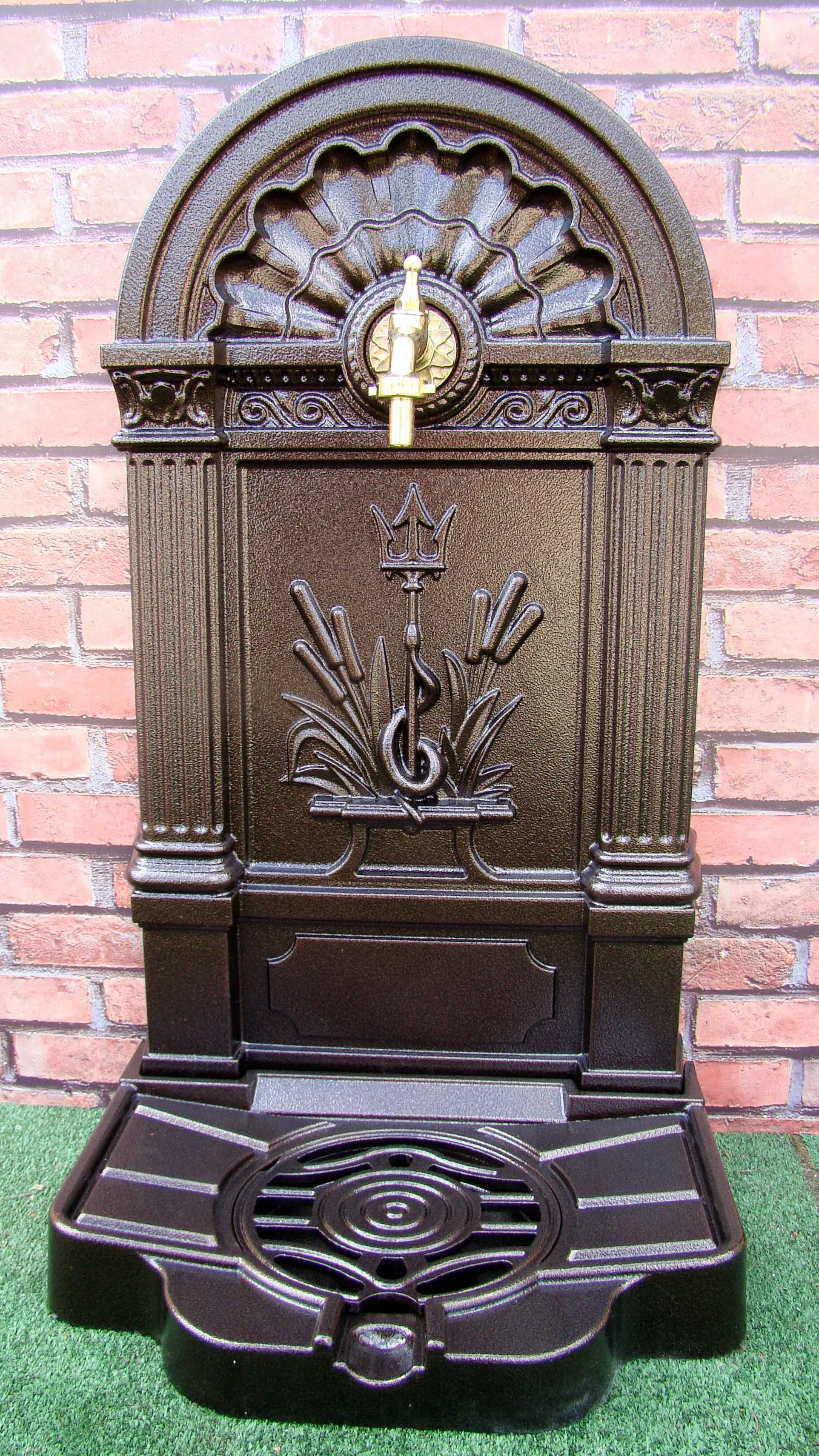 zdrój fontanna wodnik hydrant Gartenbrunnen Gusseisen+ kranik