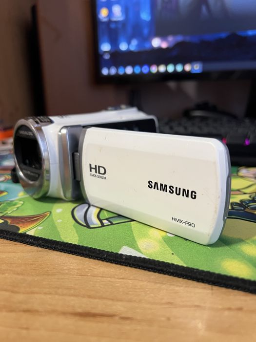 Видеокамера Samsung HMX-F90