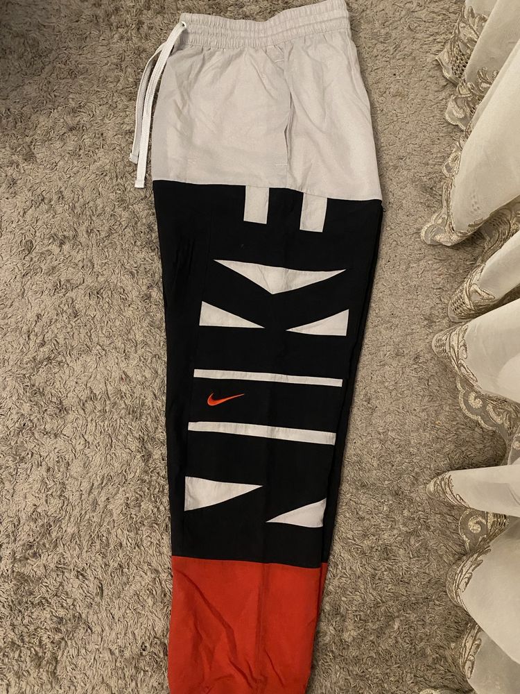 Нейлонові штани Nike