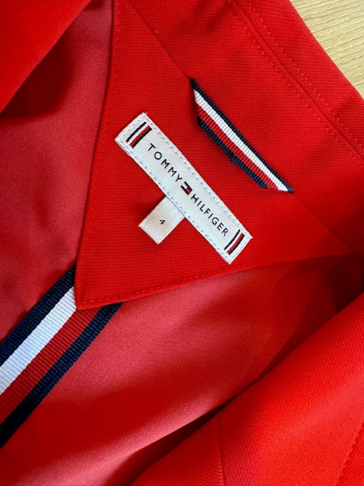 Костюм червоний Tommy Hilfiger, розмір S