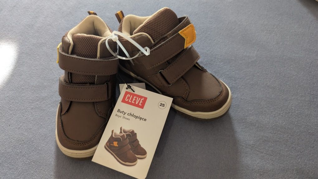 Sandały Mario 24 świecące, adidasy Psi patrol 25 świecące, buty zimowe