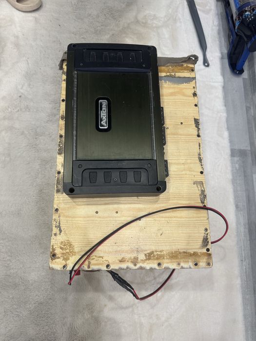 Subwoofer z wzmacniaczem