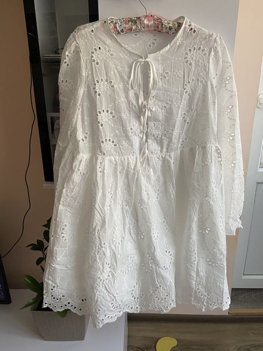 Сукня жіноча біла