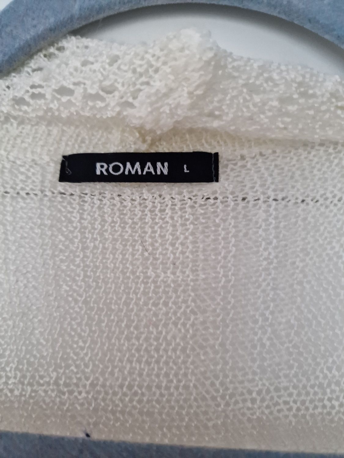 Ażurowy sweterek marki Roman