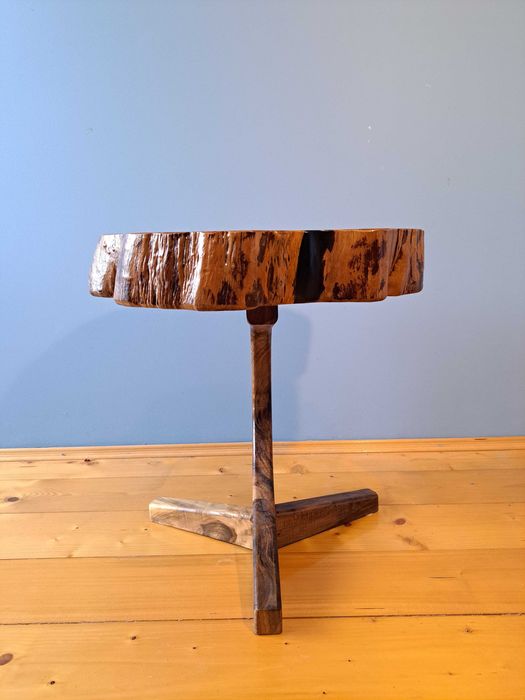 Rzemieślniczy stolik z drewna czereśniowego i orzechowego - LOFT