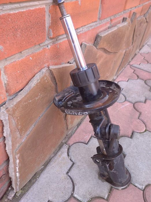 Стойка передняя Opel Combo, Fiat Doblo от 2010.