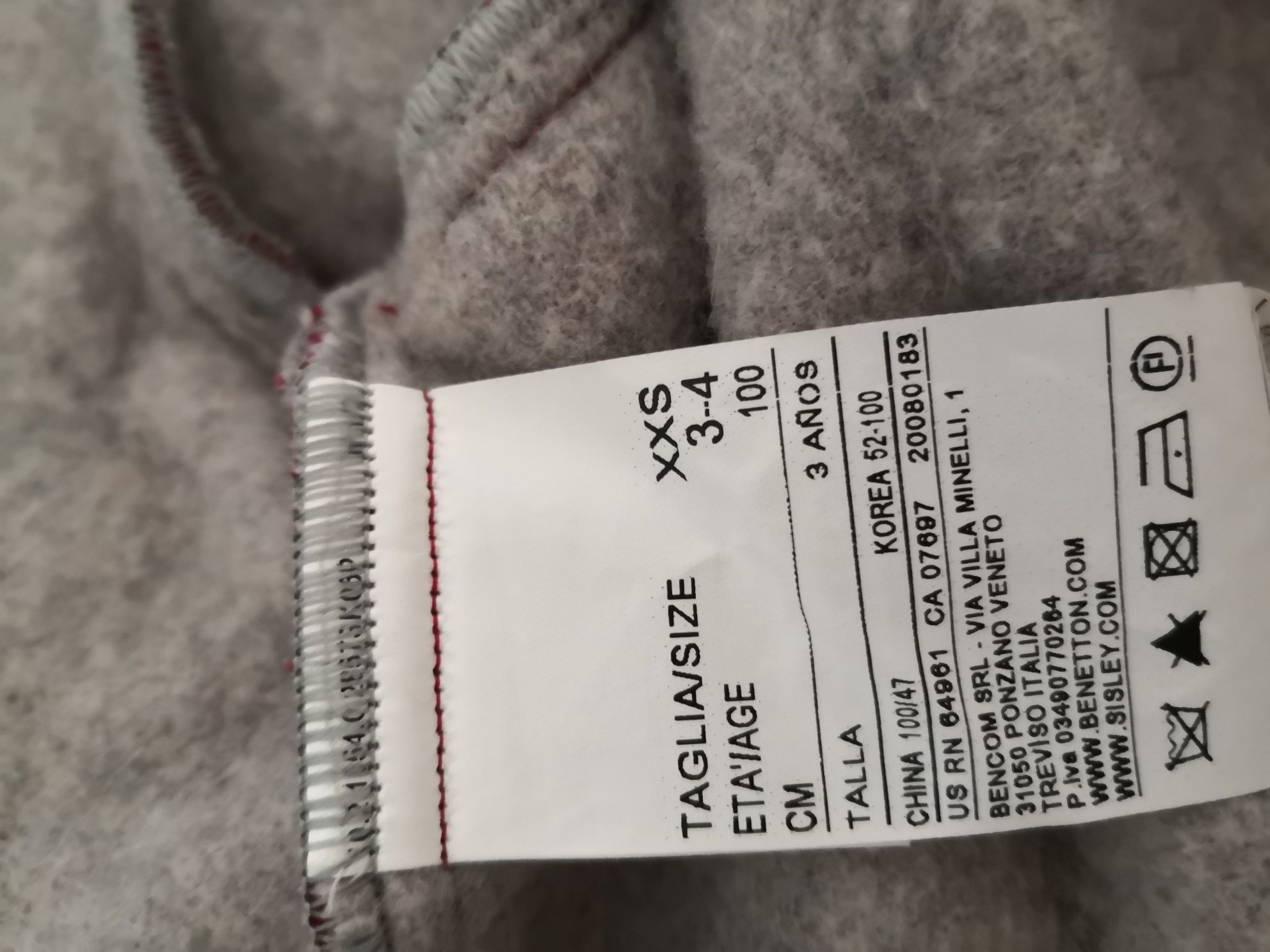 Casaco canadiana benetton 20€ tamanho 3/4 anos, com capuz e macio.