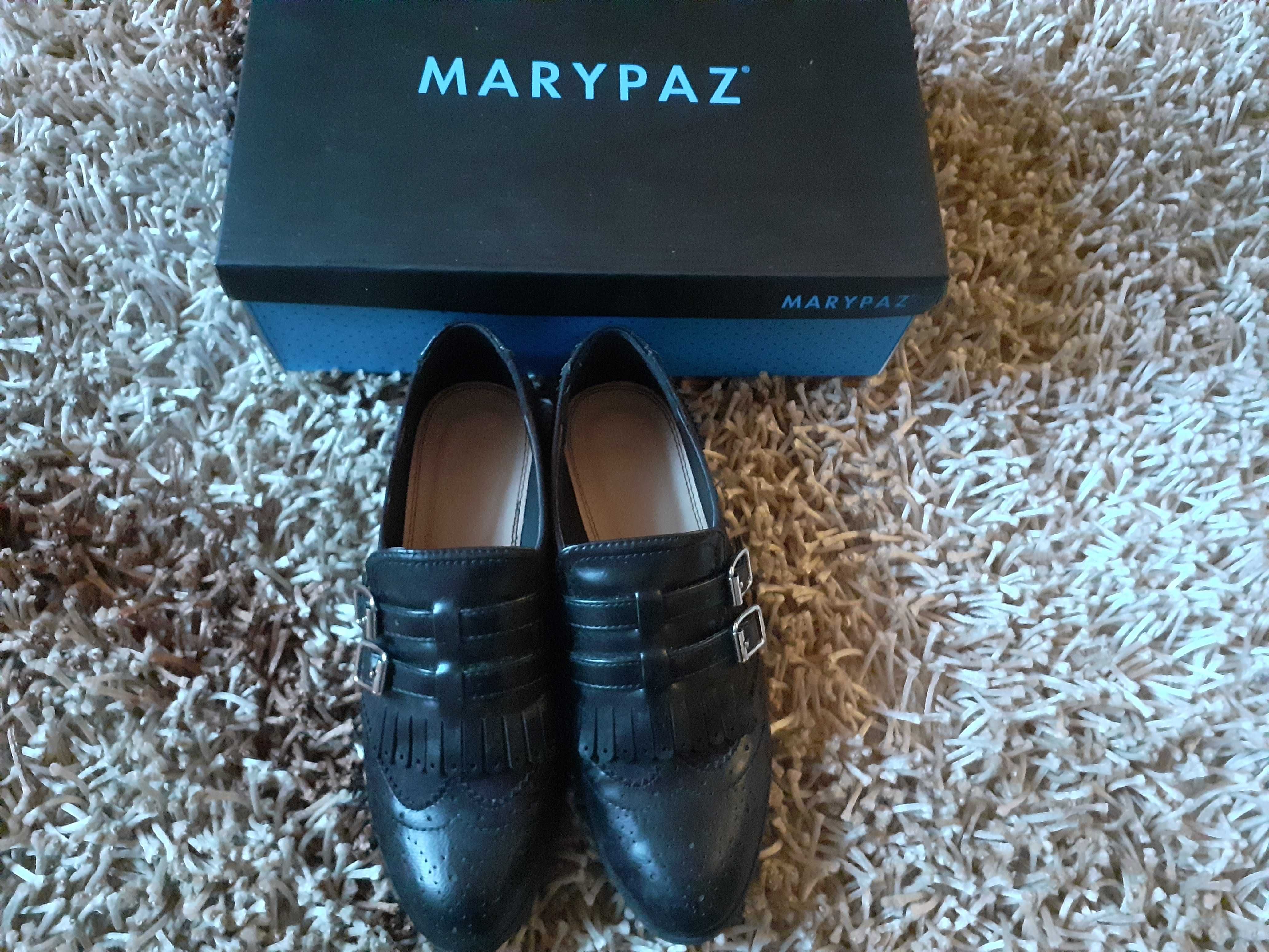 Sapatos pretos da Marypaz